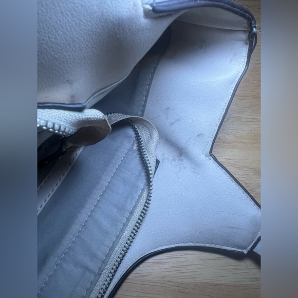 BCBG White/Ivory/Cream Handbag Purse Faux Leather Tote Shoulder Bag - Picture 9 of 11